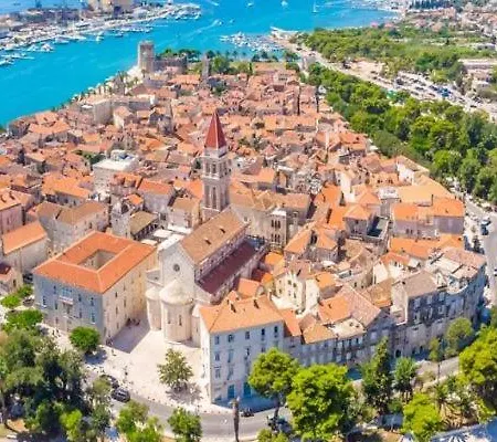 Ones * Trogir